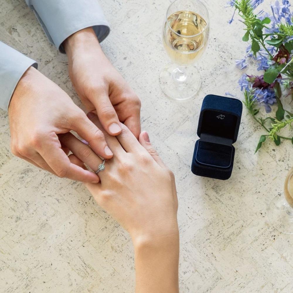 Heiratsantrag mit Verlobungsring von Gerstner bei Juwelier Bielert